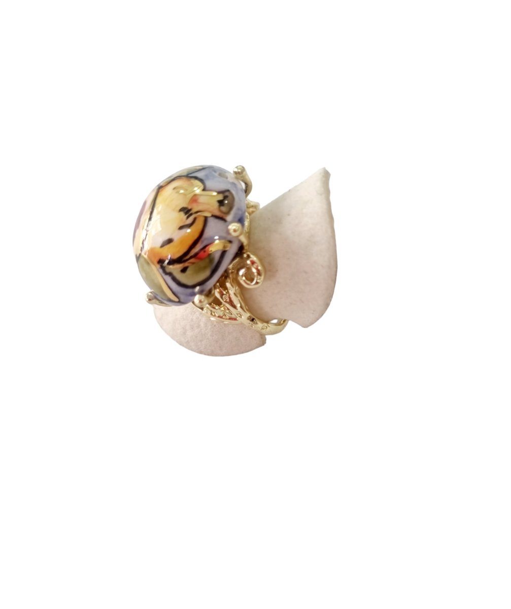 Anello regolabile su base in ottone con melograni dipinti su ceramica di Caltagirone. - immagine 3