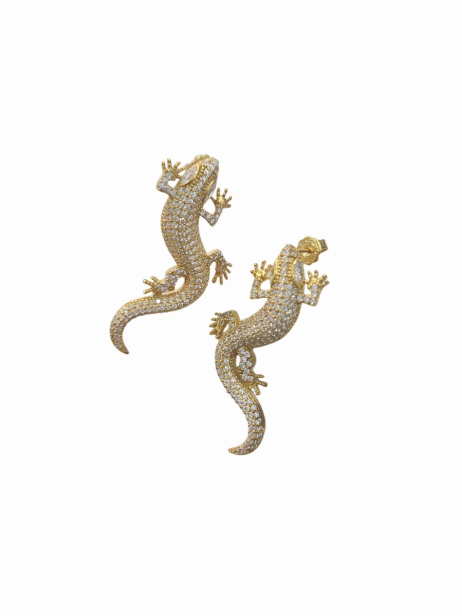 Orecchini lobo gechibrealizzati con zirconi incastonati su base in ottone dorata
lunghezza 4cm
peso 3.8gr
