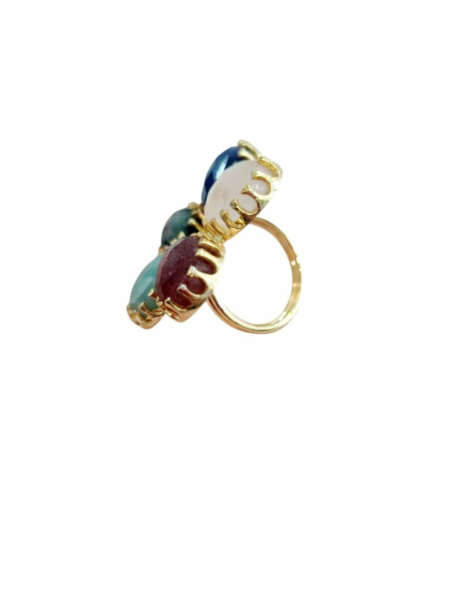 Anello regolabile fiore realizzato su ottone con petali di pietre dure naturali incastonate: lapislazzuli, quarzo rosa, amazzonite, prehnite e aragonite - immagine 3
