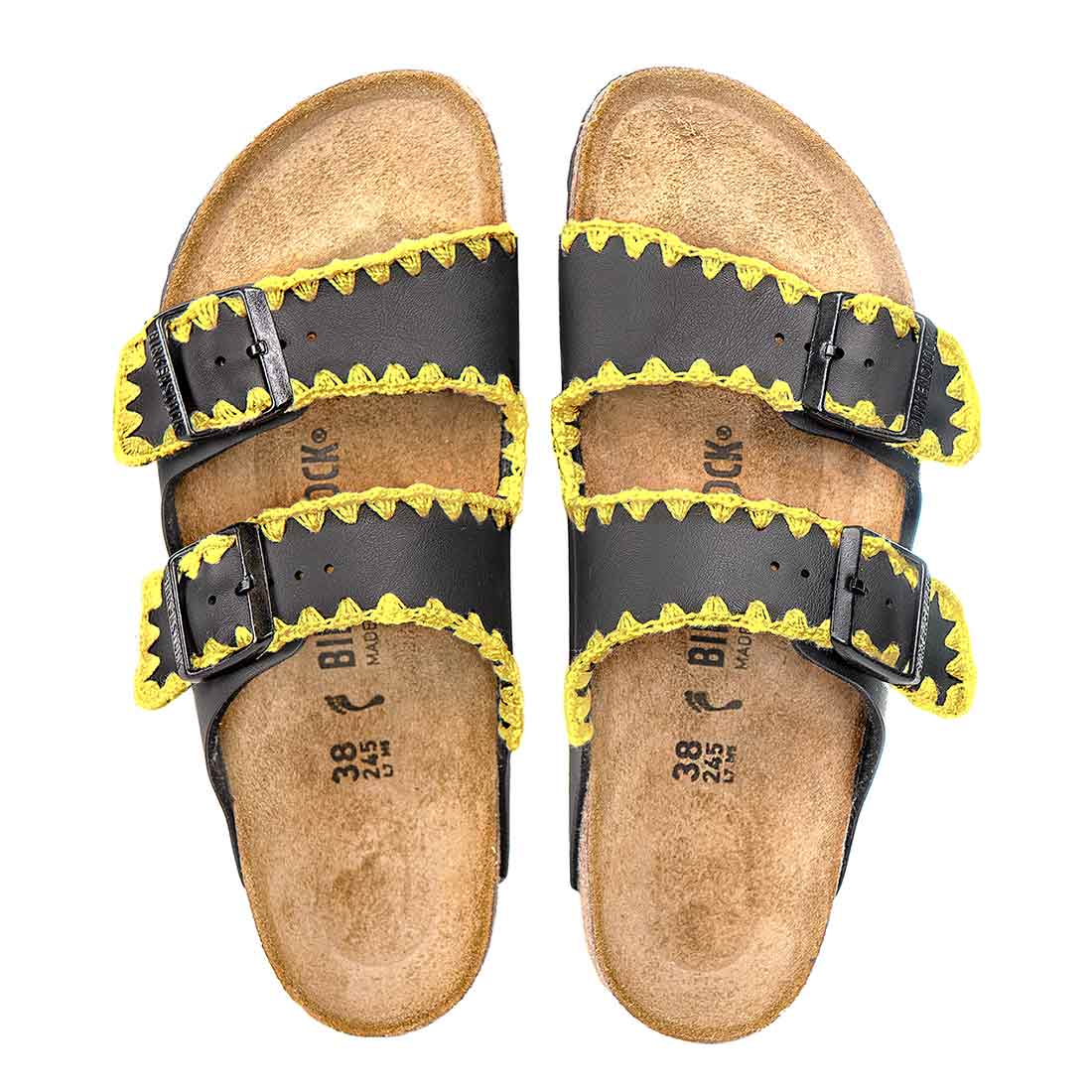 Personalizzazione Birkenstock Arizona nere con Ricamo Giallo - immagine 2
