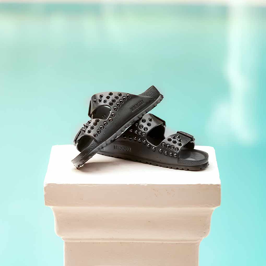 Personalizzazione Birkenstock Arizona Eva con Borchie a Cono Nere Lucide - immagine 4