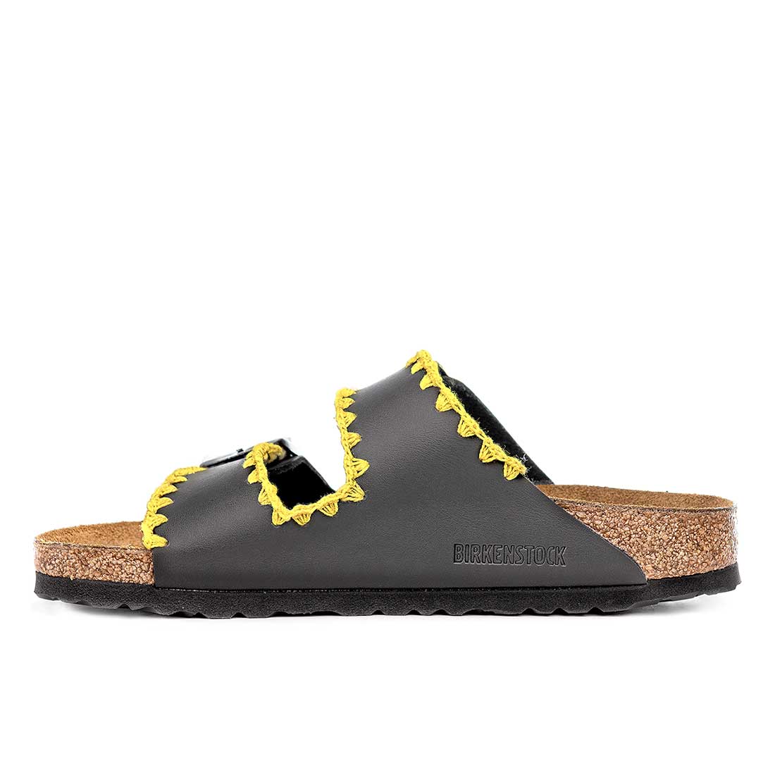 Personalizzazione Birkenstock Arizona nere con Ricamo Giallo - immagine 4