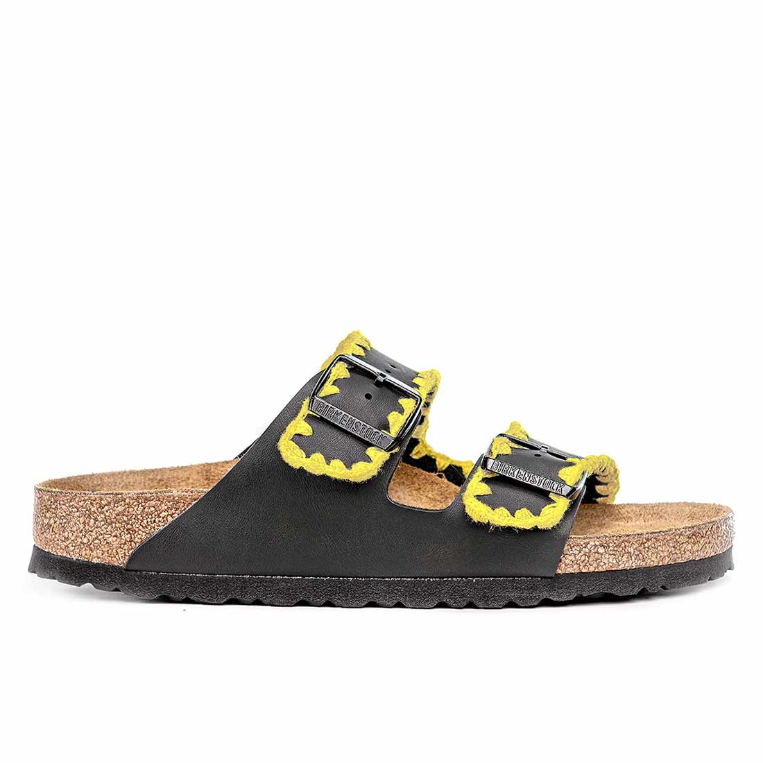 Personalizzazione Birkenstock Arizona nere con Ricamo Giallo - immagine 5