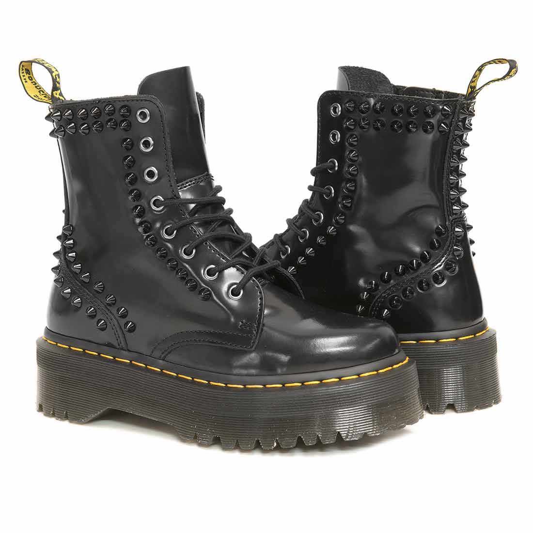 Personalizzazione Dr Martens Jadon con borchie a punta Nere Lucide - immagine 3