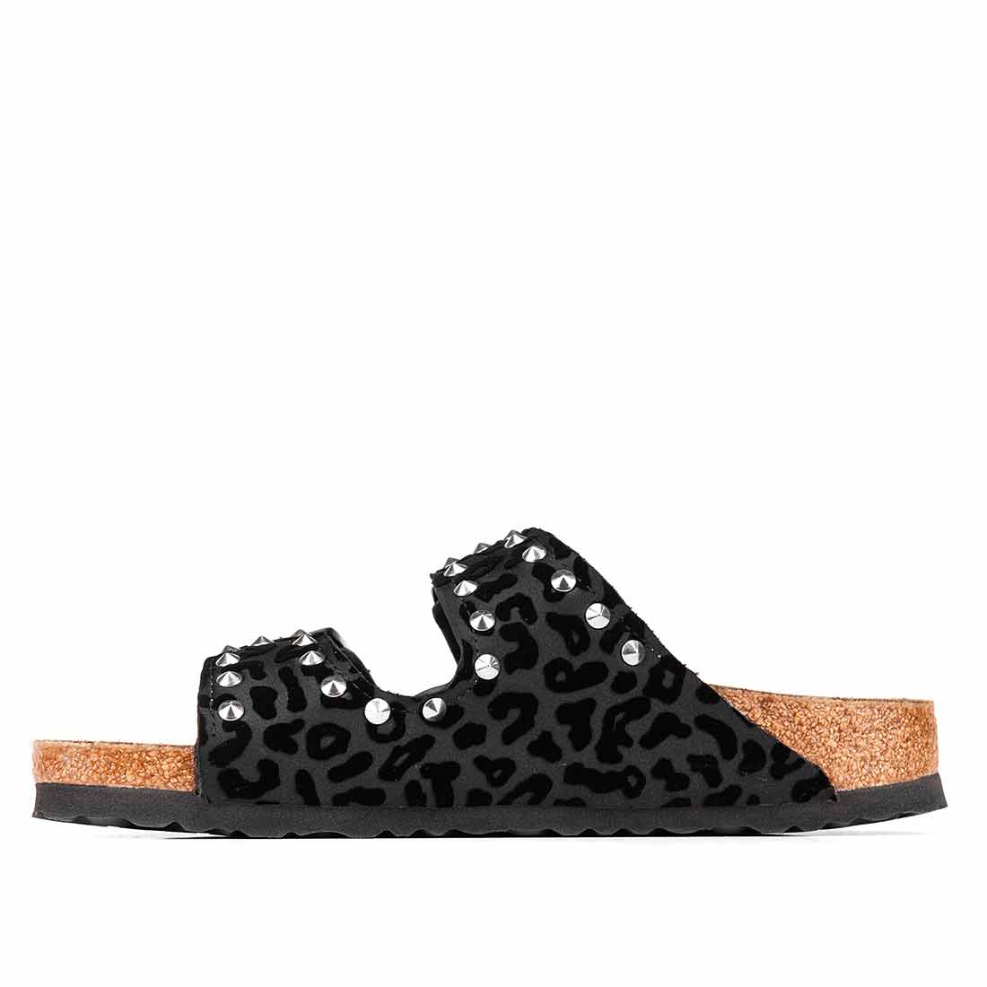 Personalizzazione Birkenstock Arizona Leopardate Nere e Borchiate - immagine 5