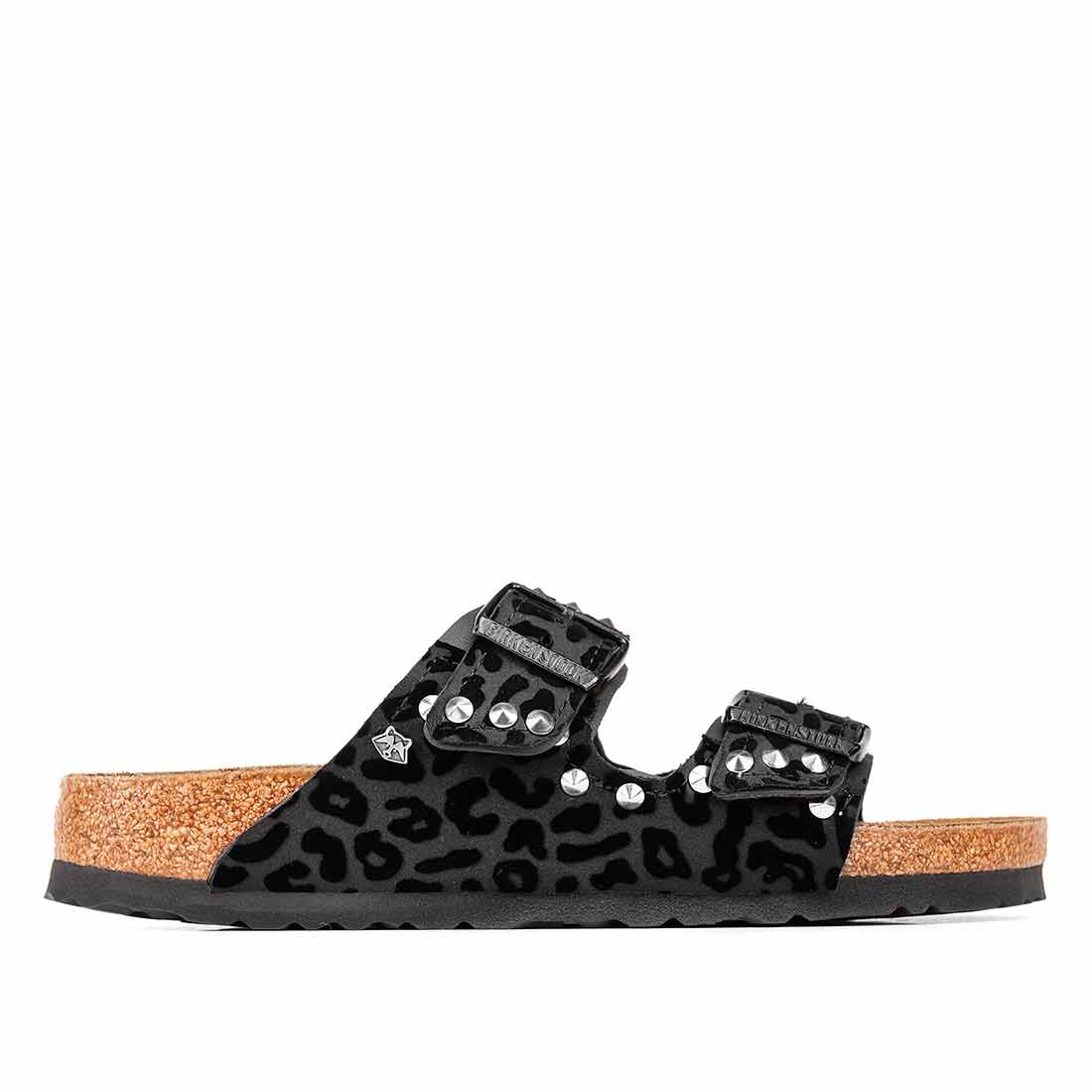 Personalizzazione Birkenstock Arizona Leopardate Nere e Borchiate - immagine 3