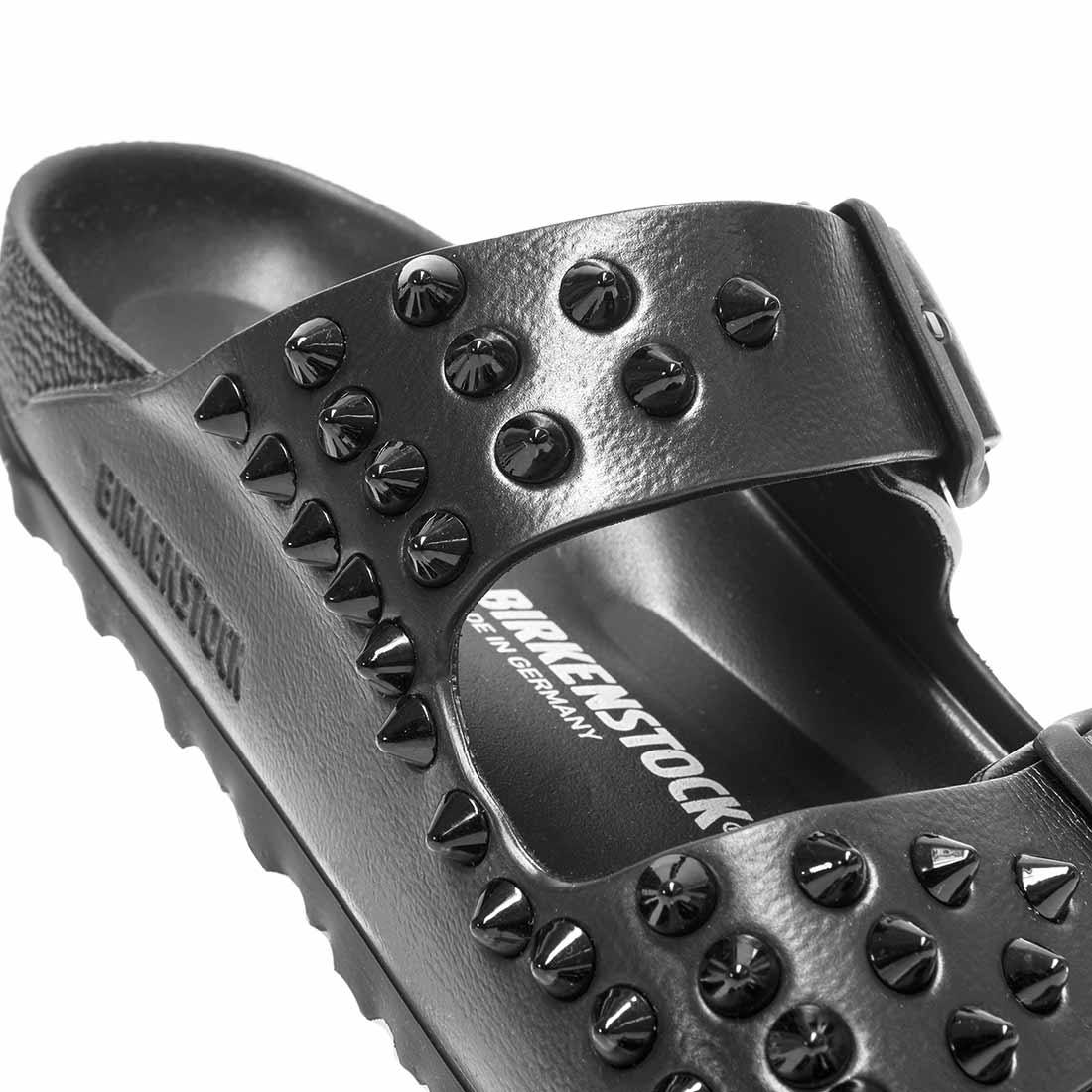 Personalizzazione Birkenstock Arizona Eva con Borchie a Cono Nere Lucide - immagine 3