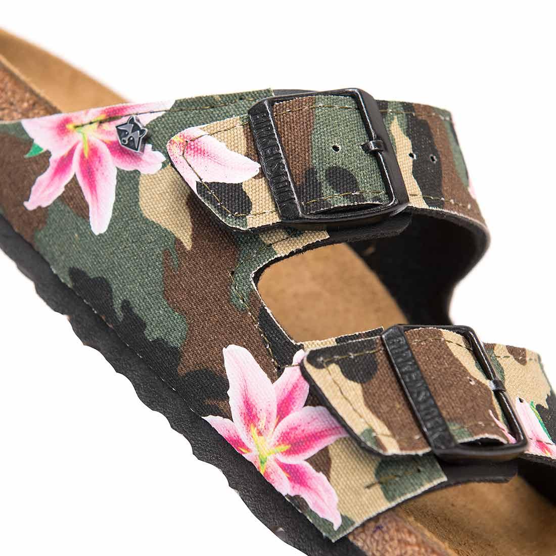 Personalizzazione Birkenstock Arizona Camouflage con stampa floreale - immagine 4